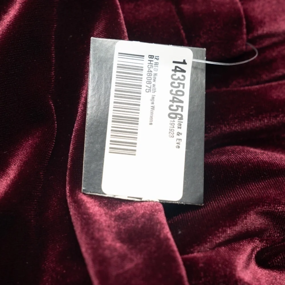 Alex &‎ Eve. One shoulder sheath dress.